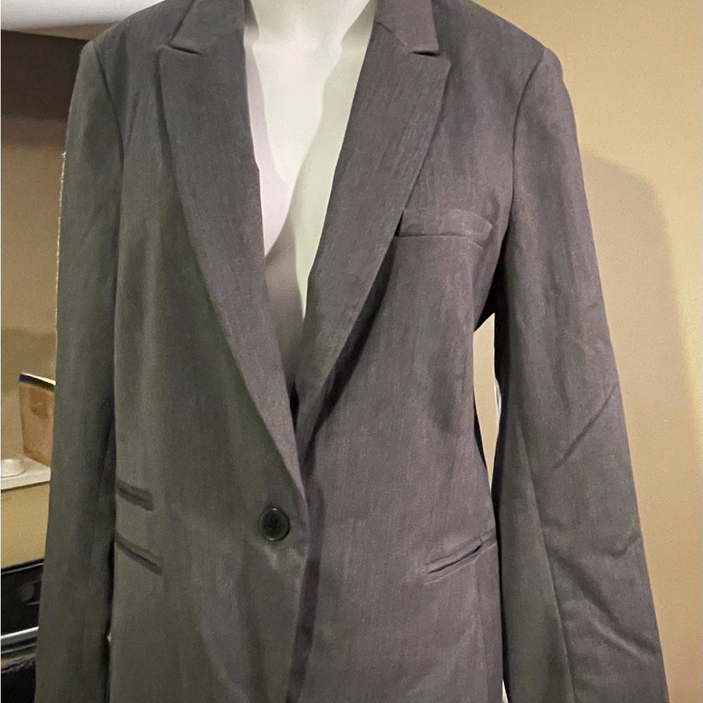 Grey size 16 one button attention blazer with shoulder pads
#office #bosslady